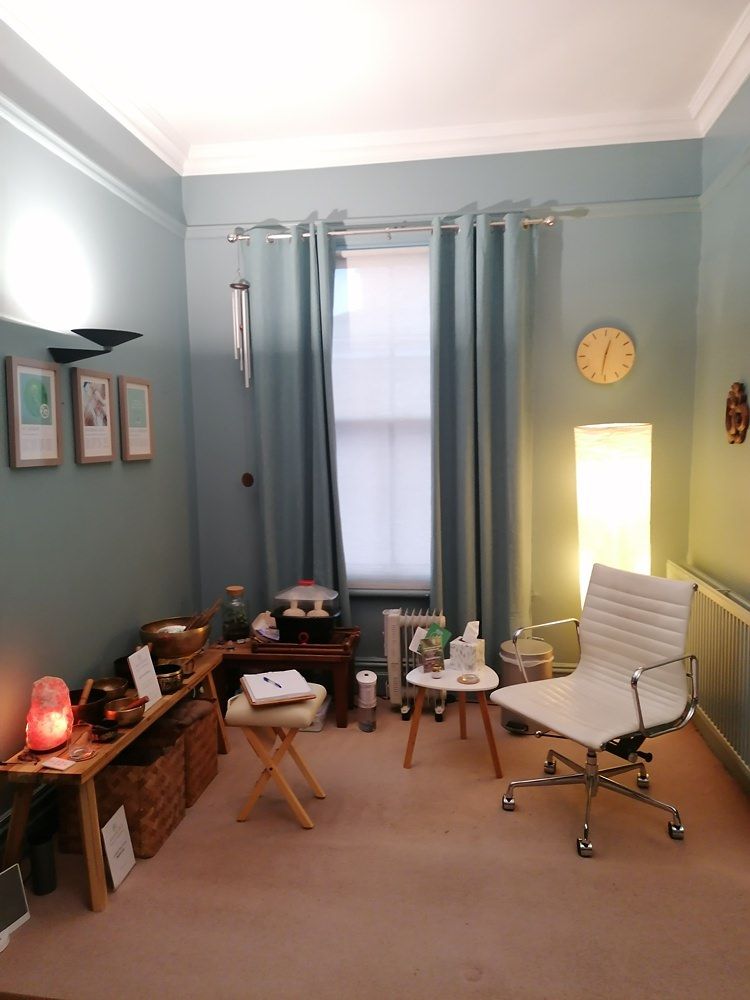 Bright consultation area Oxford Street WEB